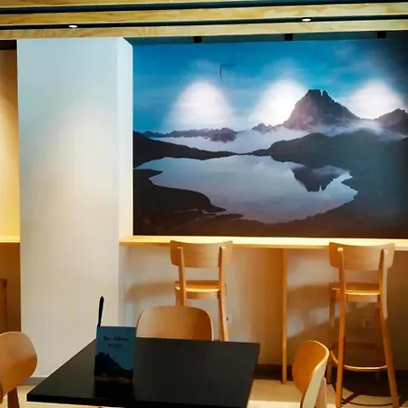 Apartmanhotel Midi 3000 *